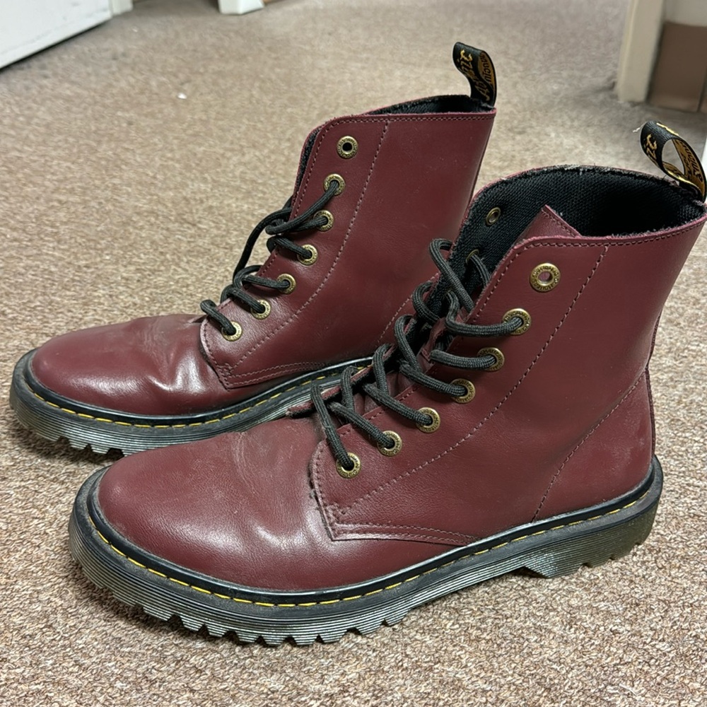 Red Dr. Marten Luanas - w11